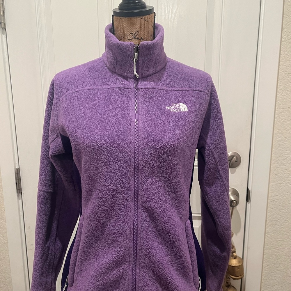 Women’s North Face fleece jacket